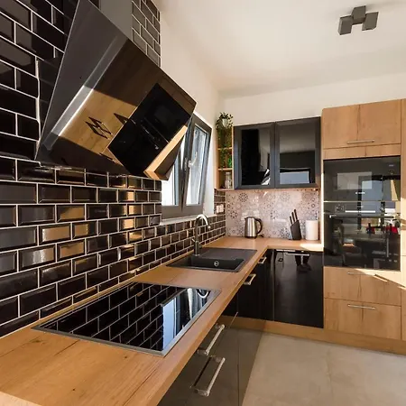 Adriana I Lägenhet Srima